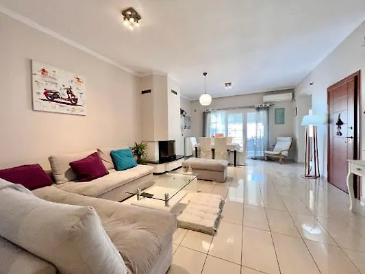 Central Apartment In Quiet Neighborhood Near Sandy Beach