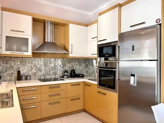 Central Apartment In Quiet Neighborhood Near Sandy Beach